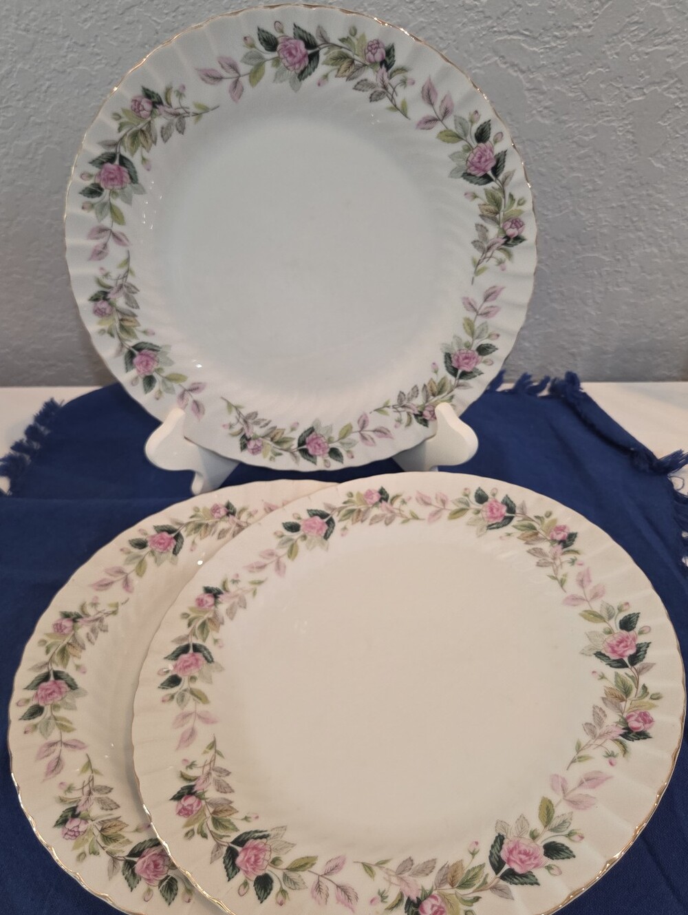 Regency Rose (#2345) 3 Dinner Plates Fine China Japan 1960's